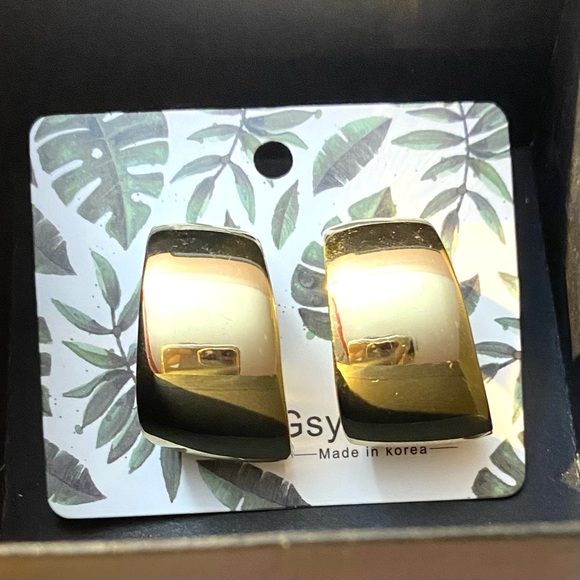 Brand New Earrings - Picture 3 of 3